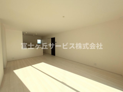 【居間・リビング】 | 浜松市中央区寺脇町 3期 新築一戸建て | リビングです