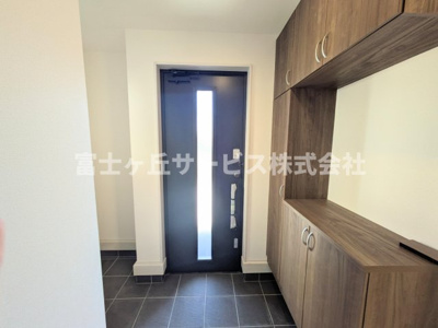 【玄関】 | 浜松市中央区寺脇町 3期 新築一戸建て | 玄関です