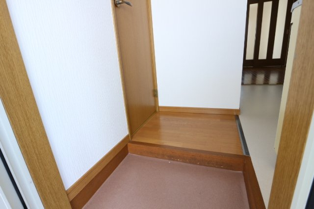 コーポセイゲツ東棟の玄関