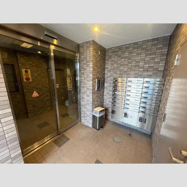 サンライズ新金山　名古屋市賃貸　仲介手数料無料のエントランス