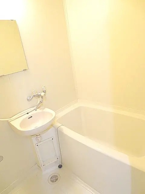 アトリウム津福本町【キャッシュバック対象物件】の浴室|日々の暮らしに欠かせないお風呂です