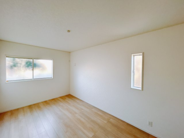 【新築戸建】高崎市下里見町第1　の洋室|■1階洋室（2号棟）｜子供部屋のメリットは「自立心を養うことができる」「自分で整理整頓できるようになる」そして、お子様が成長した際には「プライバシーを確保できる」といい事だらけ♪