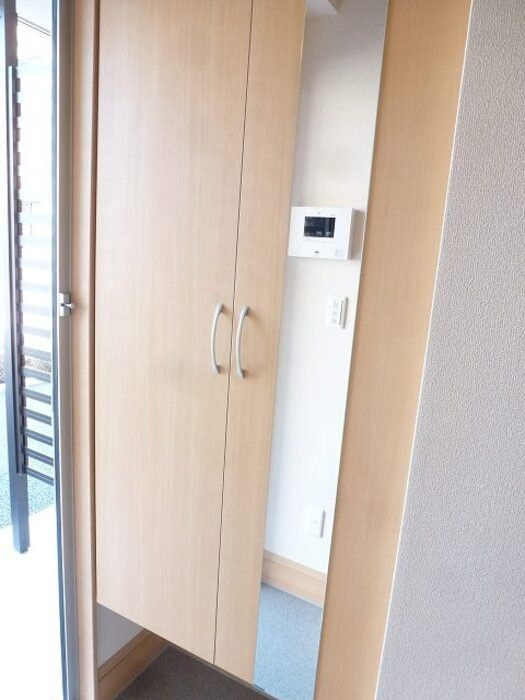 アルドーレ　Aの玄関