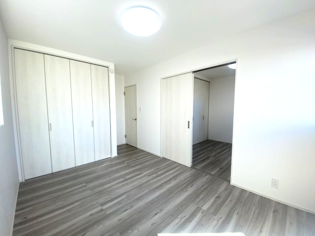 武岡4丁目　S-pasio　A棟の洋室|お子様の成長に合わせてお部屋を仕切ることができます。2面採光で明るく、落ち着いた雰囲気が印象的です。