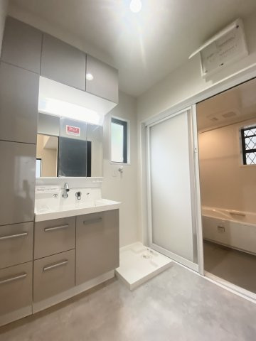 武岡4丁目　S-pasio　A棟の独立洗面台|※イメージ
キャビネットのあるシステム収納洗面化粧台です。