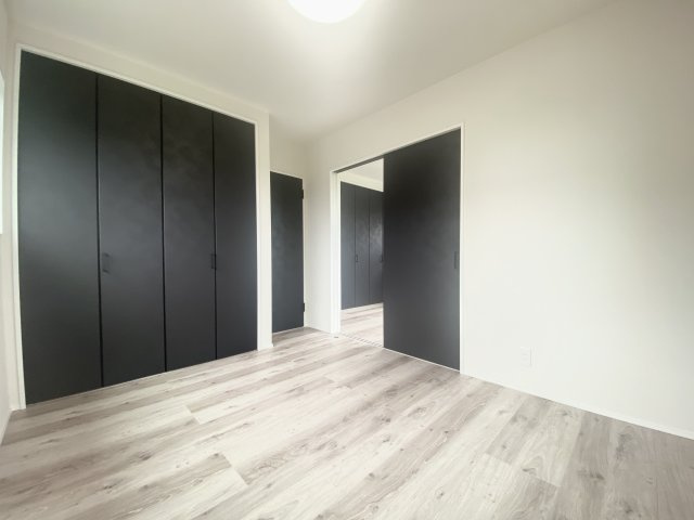 武岡4丁目　S-pasio　A棟の洋室|※イメージ
全居室収納なのでたっぷりクローゼットに収納できます。