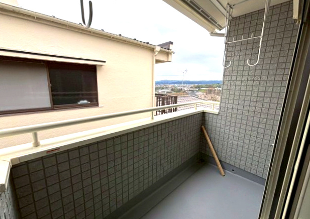 武岡4丁目　S-pasio　A棟のバルコニー|洗濯物や布団を干せるバルコニー。水栓付きなのでお手入れもラクラク。南面バルコニーで陽当たり良好です。