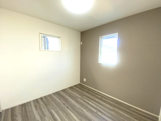 武岡4丁目　S-pasio　A棟の洋室|子供部屋におすすめな洋室です。清潔感溢れる内装が魅力。クローゼット収納もありたっぷり就農できます。