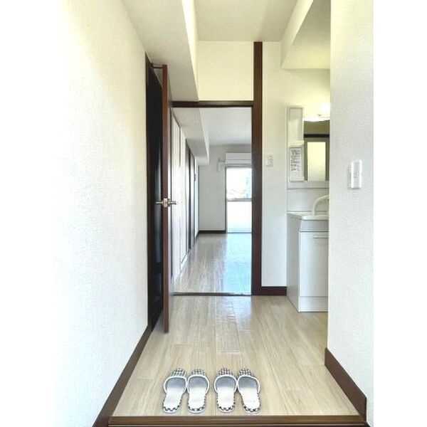 第1コーポ小菅の玄関