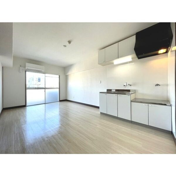 第1コーポ小菅の居間・リビング