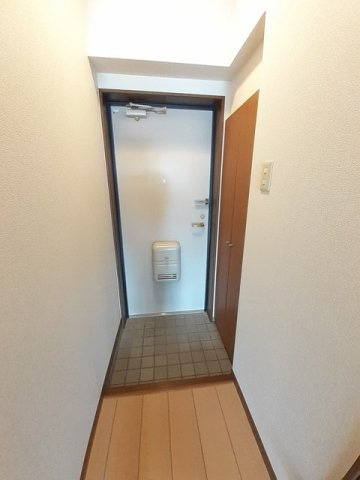 カーサ・デ・ナカスジの玄関|収納もある玄関です