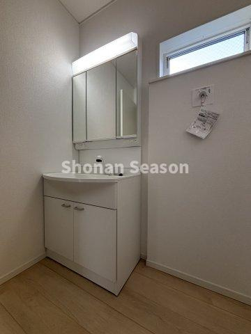 【独立洗面台】 | 朝のお支度捗る独立洗面台◎
収納・機能性を兼ね備えております♪