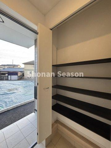 【玄関】 | 家族分の履物がたっぷり収納できるシューズBOX◎
清潔感を保ちやすくなります♪