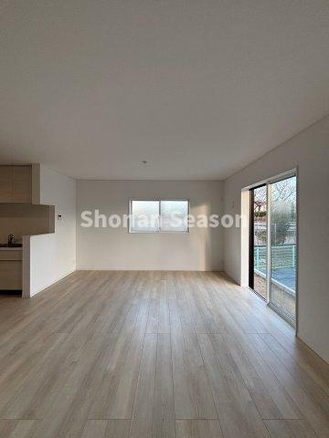 【居間・リビング】 | 家族有意義な時間が過ごせる17.5帖の広々リビング◎
お子様がのびのび走り回れそうですね♪