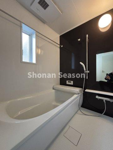 【浴室】 | 大人が足をまっすぐ伸ばして浸かれる１坪タイプのバスユニット◎
１日頑張った身体を癒します♪