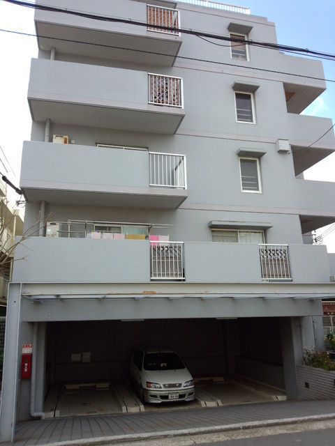 朝日プラザ西舞子の駐車場