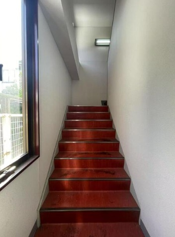 春日部市粕壁東１丁目のビル