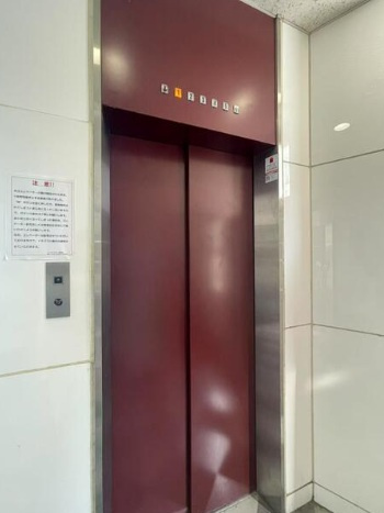 春日部市粕壁東１丁目のビル