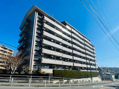 【外観】 | サンハイツ水源 中古マンション | 全居室6帖以上！再生マンションが月々5万円台から登場です！車で3分圏内にスーパーやドラッグストアが揃い、生活環境が充実しています！