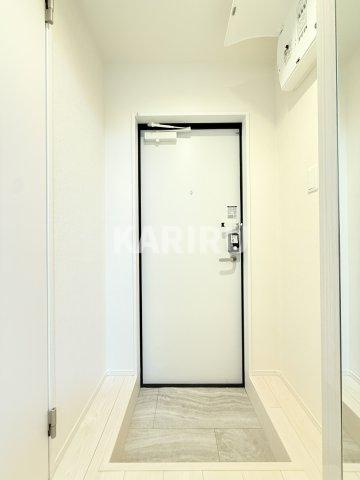 ベル　ルミエール中川の玄関