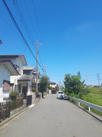 鴻巣市糠田の売地の前面道路含む現地写真|2025年9月7日 AM11:45頃撮影。