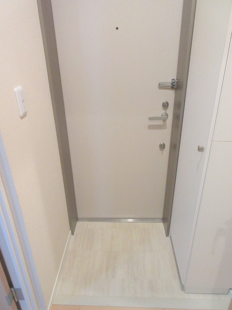 Ｓｕｎｎｙ ＨｅｉｍｓⅢの玄関|白基調の明るい玄関　同仕様