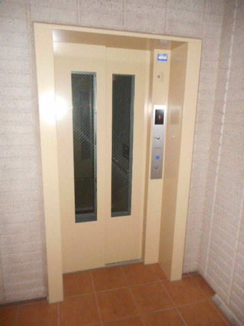 Ｓｕｎｎｙ ＨｅｉｍｓⅢのその他共用部分|エレベータ完備で荷物が多い時もラクラク