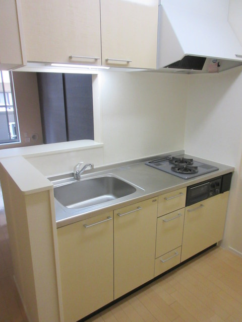 Ｓｕｎｎｙ ＨｅｉｍｓⅢのキッチン|上下に収納があり使いやすいグリル付ガス２口システムキッチン　同仕様