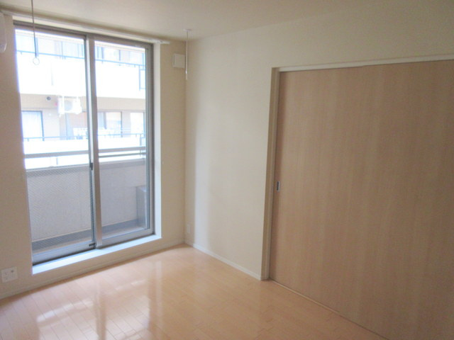 Ｓｕｎｎｙ ＨｅｉｍｓⅢの寝室|明るい洋室６帖　壁一面の収納付　同仕様