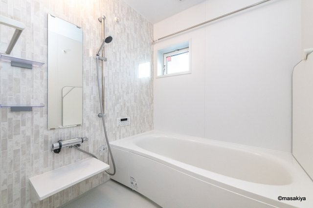 ヘシレ中御所の浴室|写真は同じ建築会社の近い間取りのものです。参考にご覧ください。