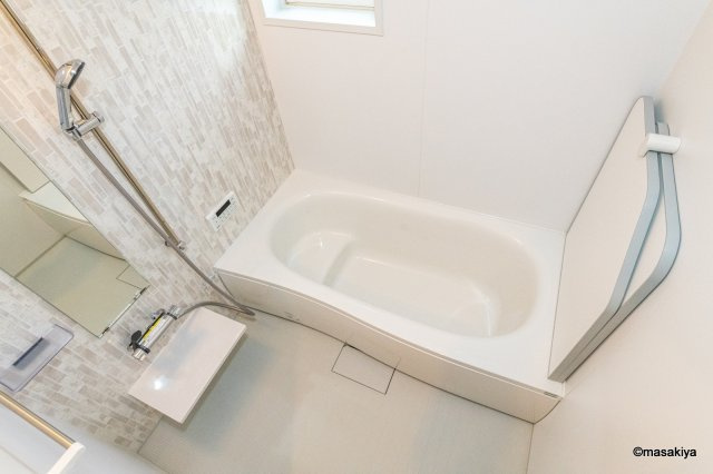 ヘシレ中御所の浴室|写真は同じ建築会社の近い間取りのものです。参考にご覧ください。