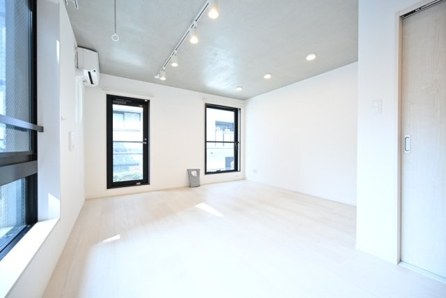 Ｌｅ　Ｎｉｄ　日本橋の居間・リビング|おしゃれな居間です