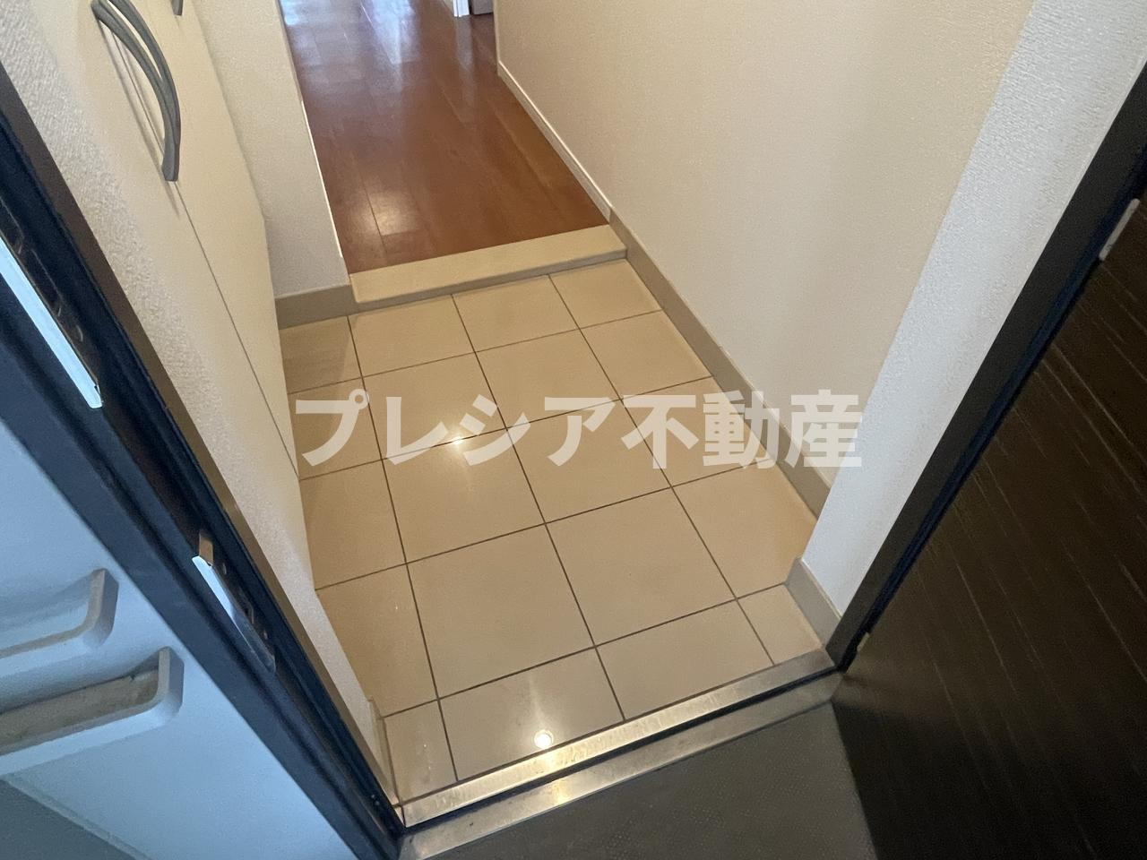 甲子園三番町ハイツの玄関