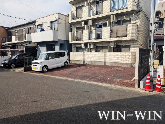 ハイシティ南松山の駐車場