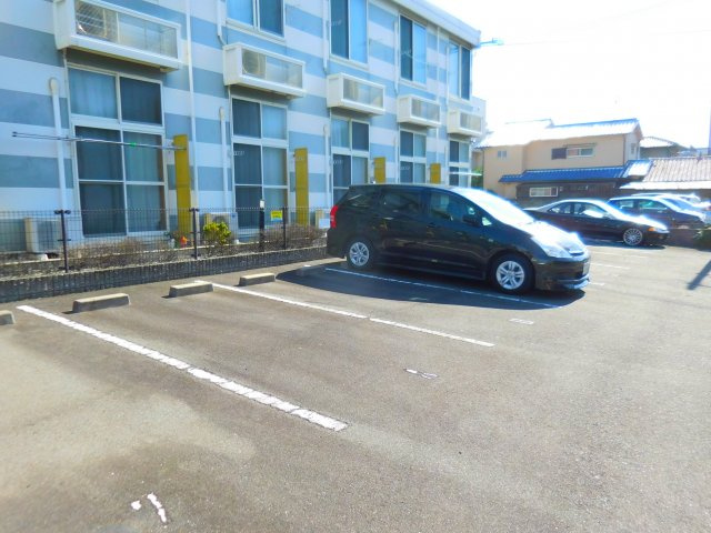 レオパレスコンフォート上本町の駐車場