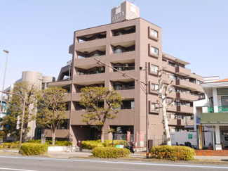 【外観】 | 大型ショッピングセンターに隣接した住環境豊かなリフォームマンションです。