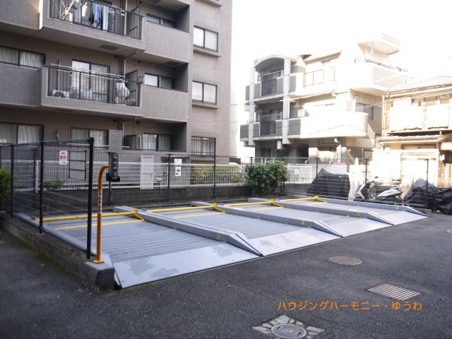 【駐車場】 | ナイスアーバン志村坂上 | 敷地内に、嬉しい駐車場を完備。