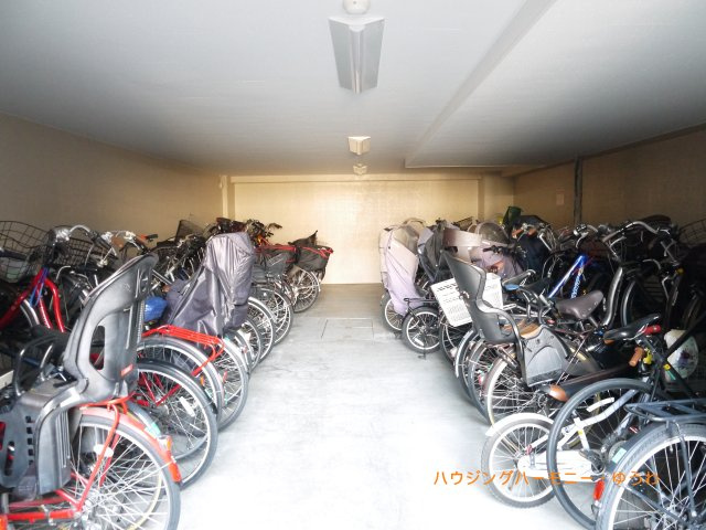 【その他共用部分】 | ナイスアーバン志村坂上 | タイル敷きの開放感あるエントランスです。