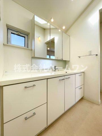 羽村市羽中2丁目　中古戸建の独立洗面台|独立洗面台あり、毎朝おしゃれに忙しい女性の方におすすめです