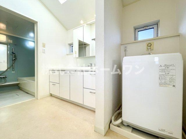 羽村市羽中2丁目　中古戸建の独立洗面台|使いやすい独立洗面台です