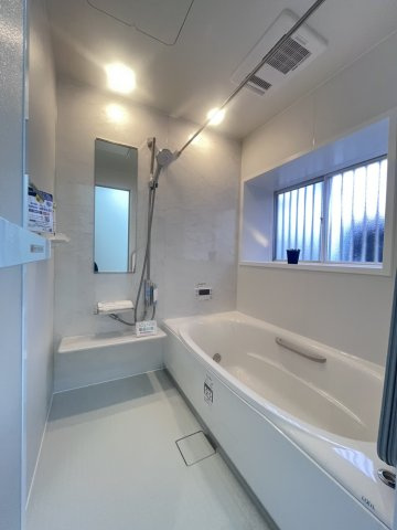 神戸市西区竜が岡5丁目　中古戸建の浴室|【ホームページに現地動画掲載中】●年中無休：当日予約可●小窓があり通気・換気良好です。
