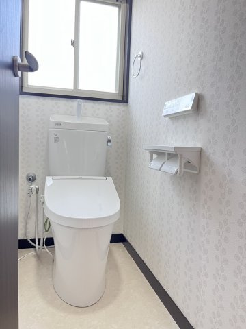 神戸市西区竜が岡5丁目　中古戸建のトイレ|【ホームページに現地動画掲載中】●年中無休：当日予約可●各階は節水タイプのウォッシュレット付お手洗。