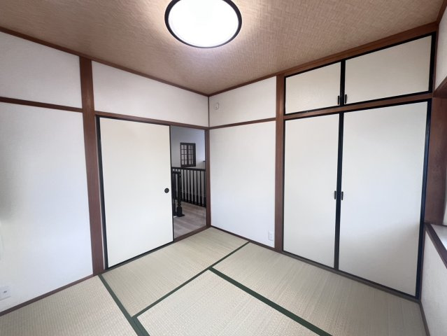 神戸市西区竜が岡5丁目　中古戸建の寝室|【ホームページに現地動画掲載中】●年中無休：当日予約可●2階和室4.5帖になります。押入もございます