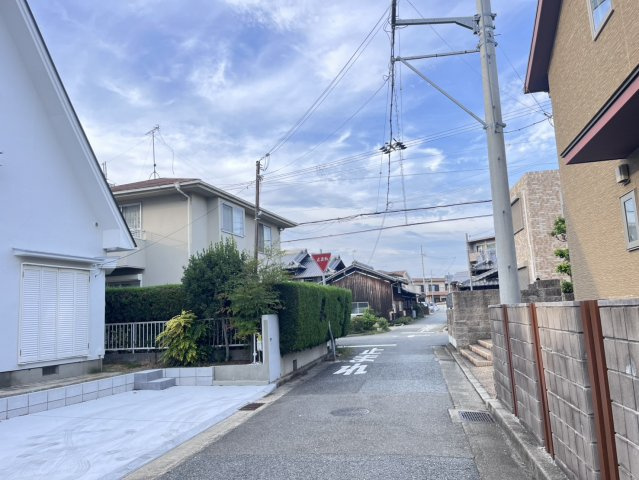 神戸市西区竜が岡5丁目　中古戸建の前面道路含む現地写真|【ホームページに現地動画掲載中】●年中無休：当日予約可●前面道路は幅員5ｍで広々しています。