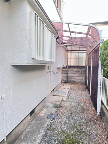 神戸市西区竜が岡5丁目　中古戸建のバルコニー|【ホームページに現地動画掲載中】●年中無休：当日予約可●1階勝手口にもテラス屋根があり、便利です。