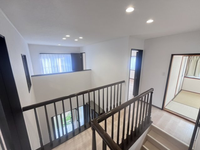 神戸市西区竜が岡5丁目　中古戸建のエントランス|【ホームページに現地動画掲載中】●年中無休：当日予約可●吹抜があり、おしゃれな廊下になります。