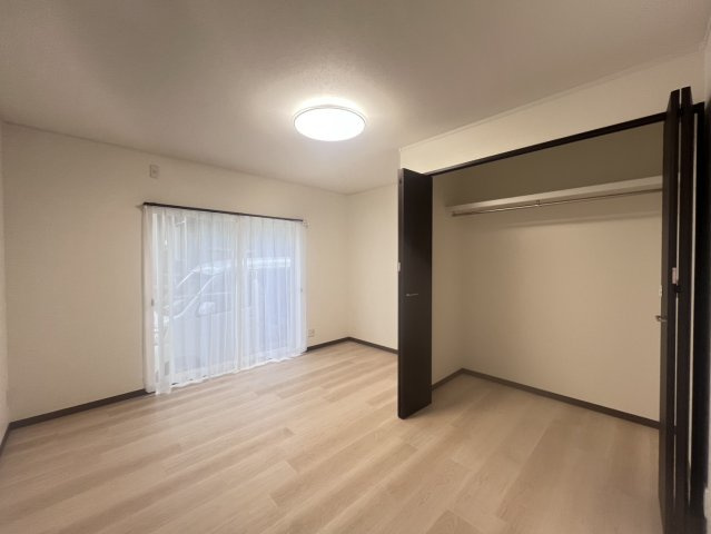 神戸市西区竜が岡5丁目　中古戸建の内装|【ホームページに現地動画掲載中】●年中無休：当日予約可●1階洋室7帖になります。大きな収納があります