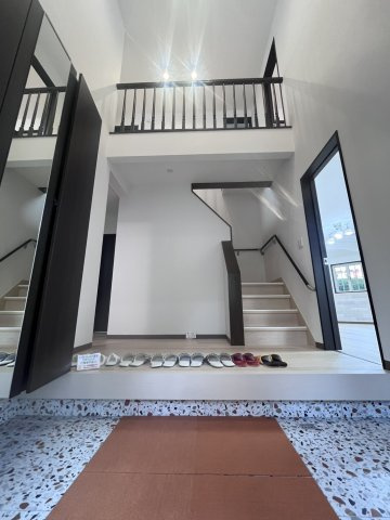 神戸市西区竜が岡5丁目　中古戸建の玄関|【ホームページに現地動画掲載中】●年中無休：当日予約可●靴を沢山収納できるシューズボックスを完備！