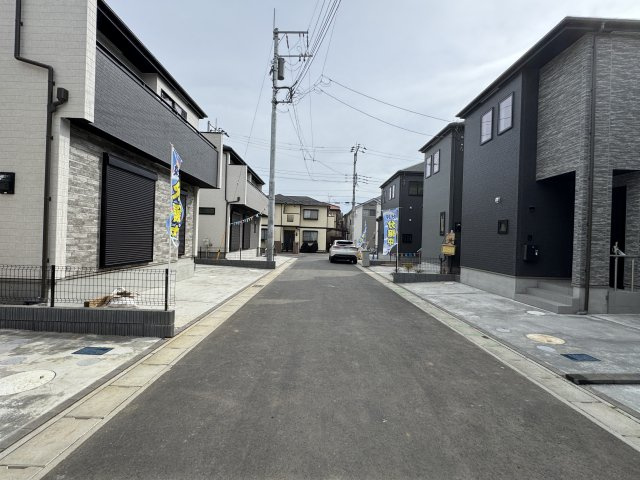 市川市宮久保４丁目新築戸建【宮久保小学校：9分】の前面道路含む現地写真|中央開発道路