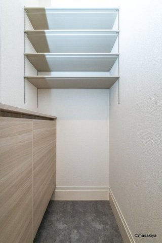 ヘシレ中御所の玄関|写真は同じ建築会社の近い間取りのものです。参考にご覧ください。